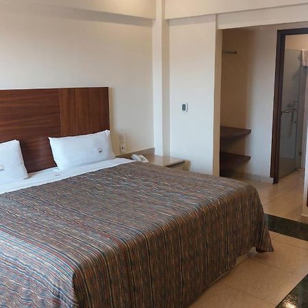 Hotel Real Del Sol - Zona Expo Industrial غوادالاجارا المظهر الخارجي الصورة
