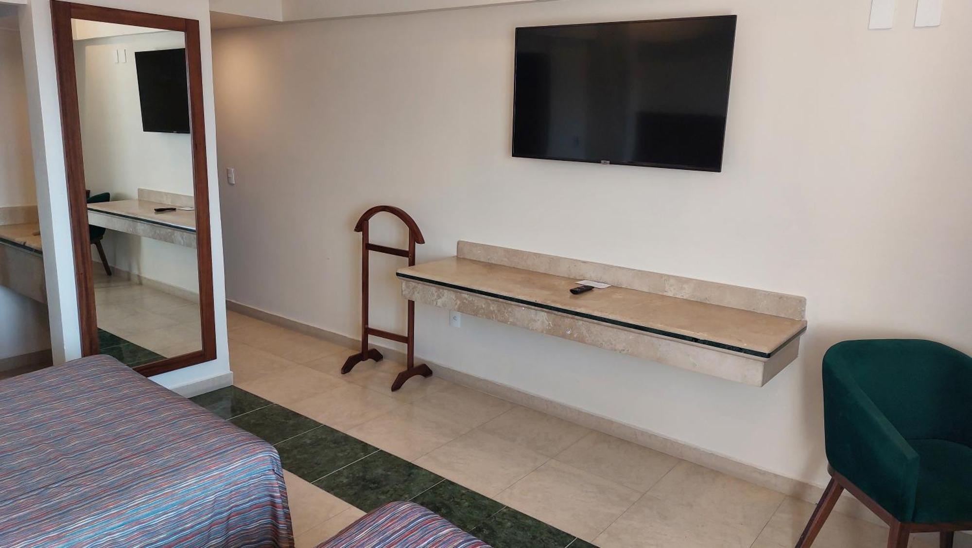 Hotel Real Del Sol - Zona Expo Industrial غوادالاجارا المظهر الخارجي الصورة