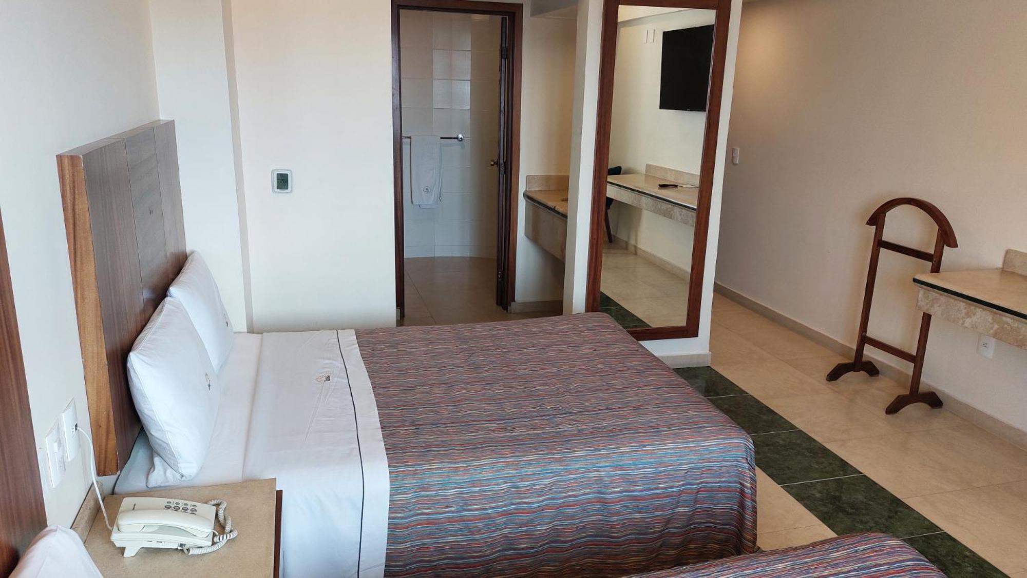 Hotel Real Del Sol - Zona Expo Industrial غوادالاجارا المظهر الخارجي الصورة