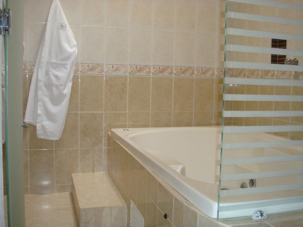 Hotel Real Del Sol - Zona Expo Industrial غوادالاجارا المظهر الخارجي الصورة
