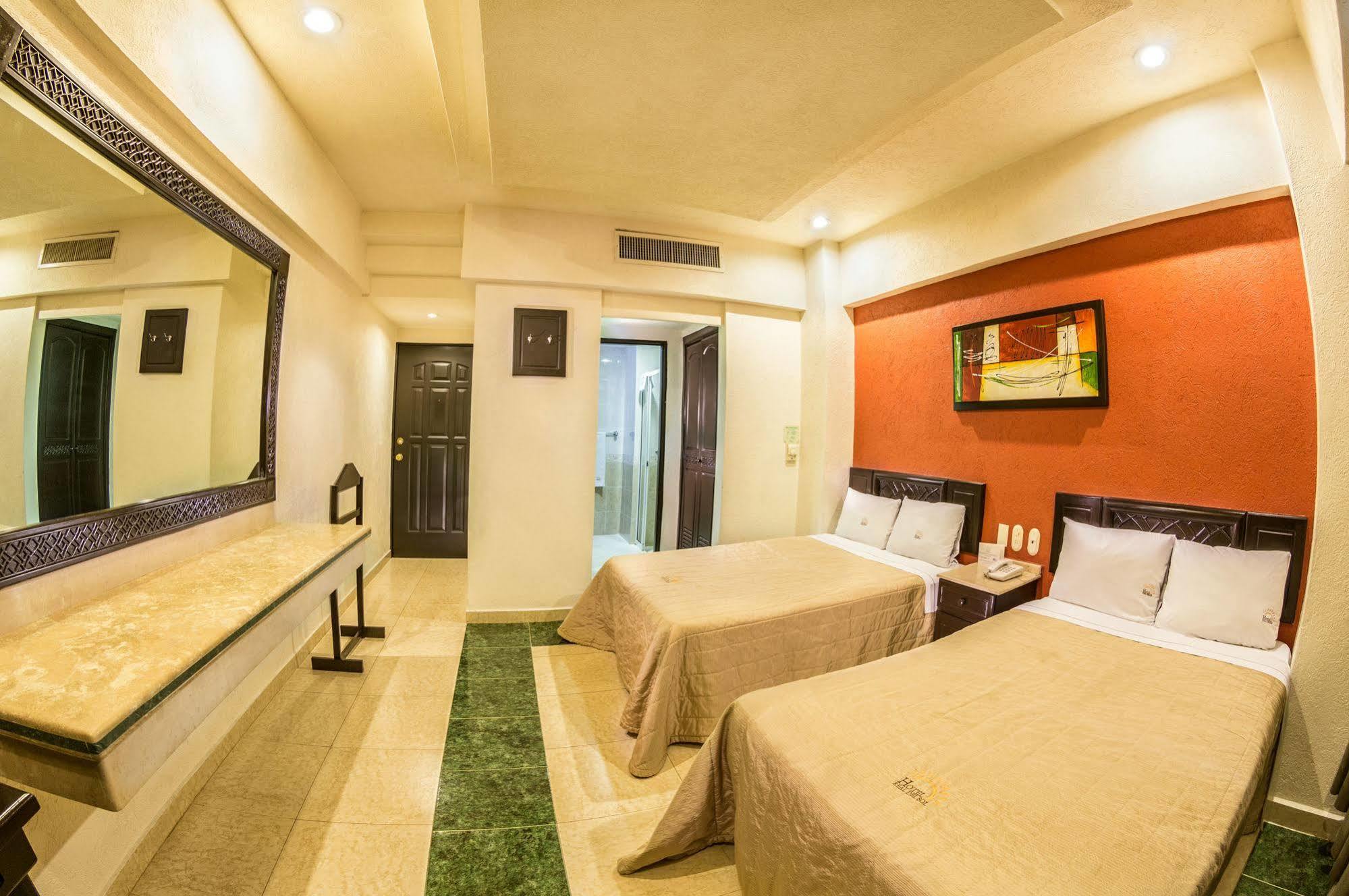 Hotel Real Del Sol - Zona Expo Industrial غوادالاجارا المظهر الخارجي الصورة