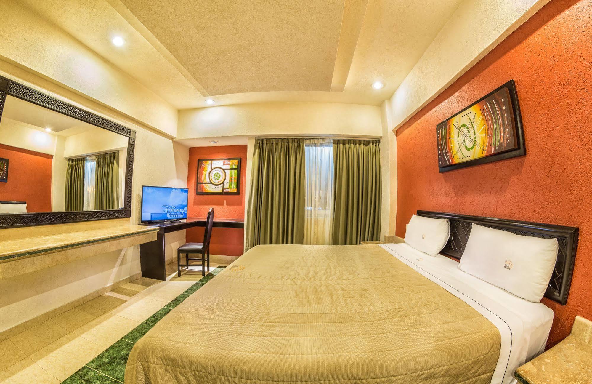 Hotel Real Del Sol - Zona Expo Industrial غوادالاجارا المظهر الخارجي الصورة