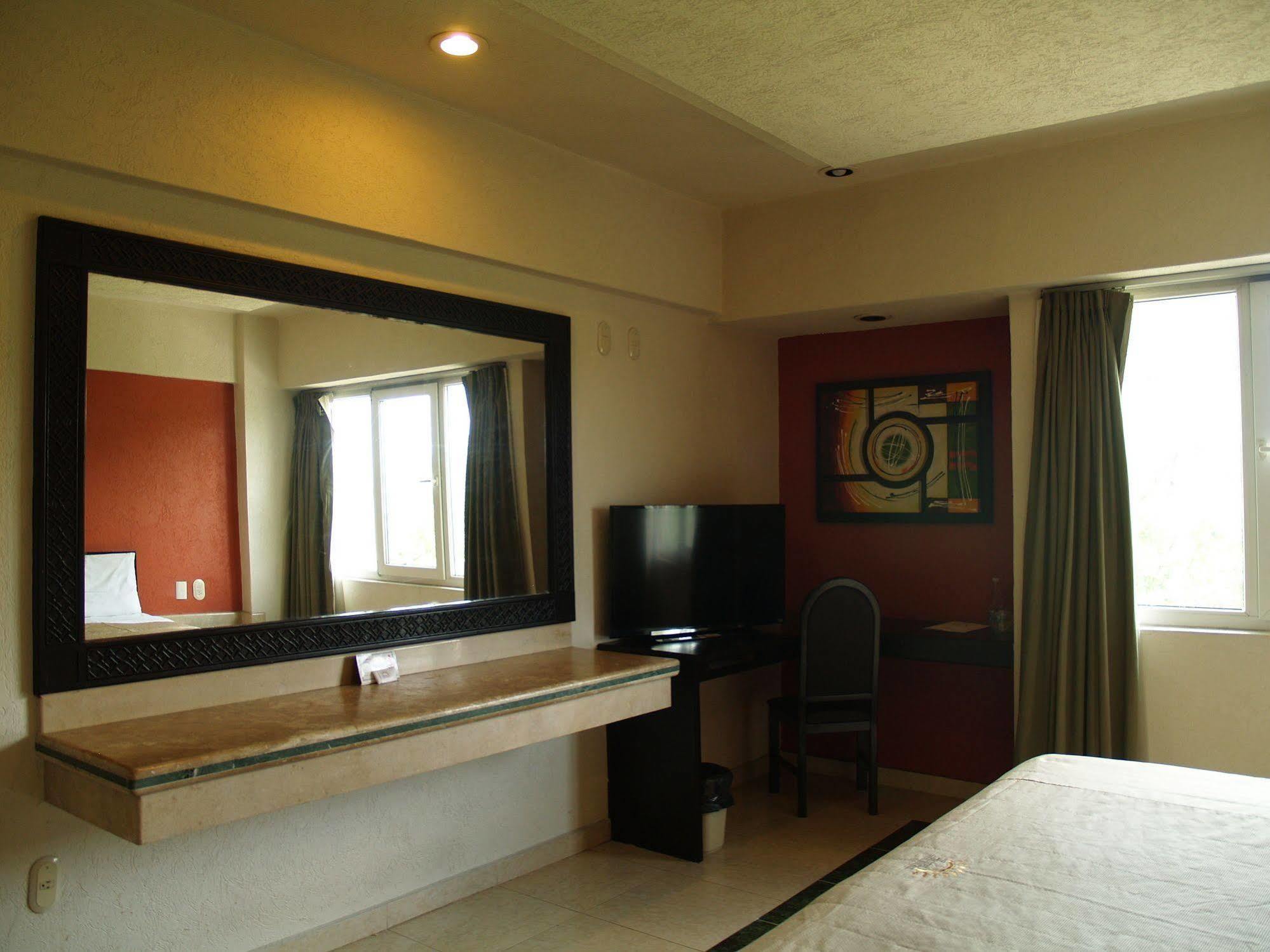 Hotel Real Del Sol - Zona Expo Industrial غوادالاجارا المظهر الخارجي الصورة