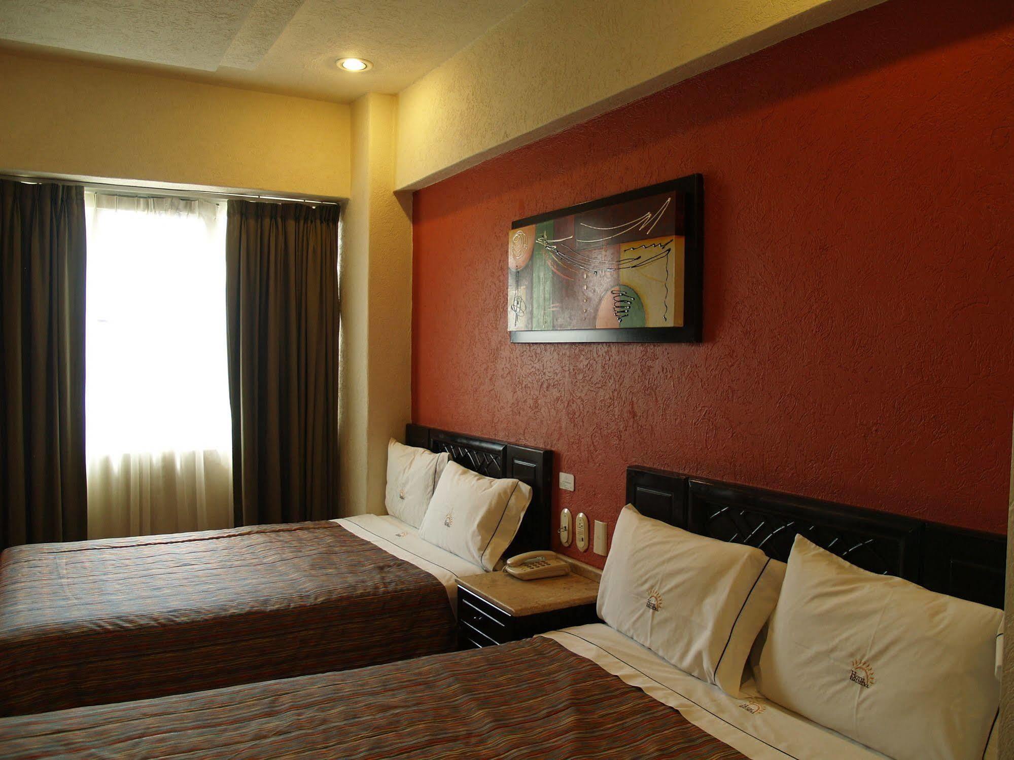 Hotel Real Del Sol - Zona Expo Industrial غوادالاجارا المظهر الخارجي الصورة