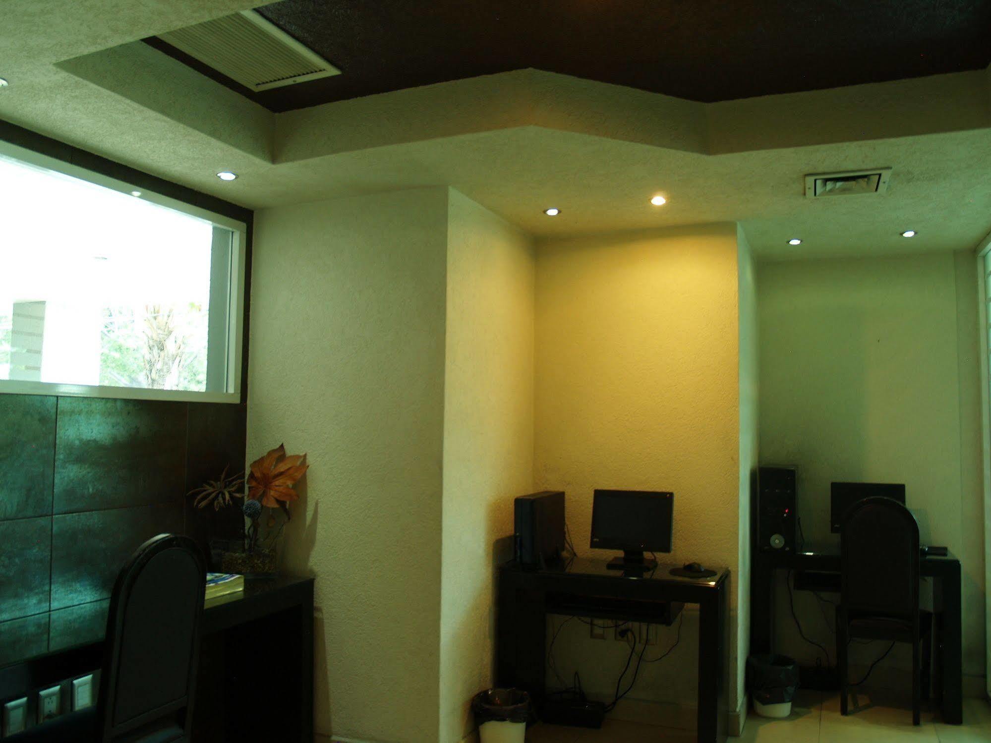 Hotel Real Del Sol - Zona Expo Industrial غوادالاجارا المظهر الخارجي الصورة